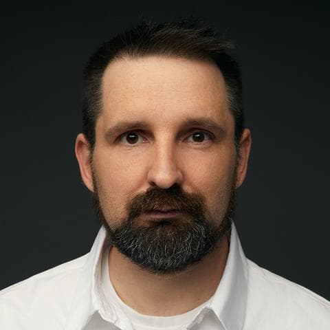 A portrait photo of Mariusz