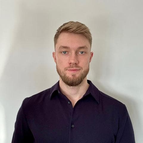 A portrait photo of Wiktor
